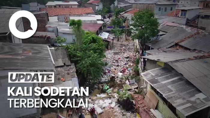 Melihat dari Udara Kali Sodetan Klender yang Dipenuhi Sampah