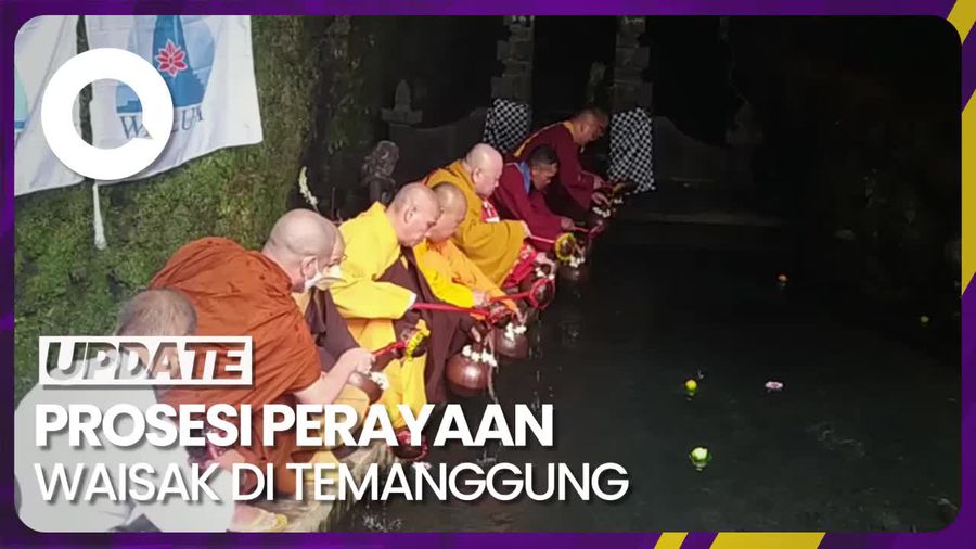 Pengambilan Air Suci di Umbul Jumprit Temanggung untuk Waisak