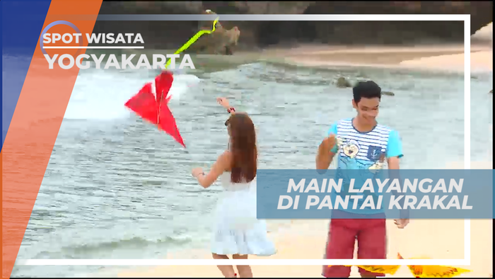 Seru-seruan Bermain Layang-layang di Tepi Pantai Krakal, Gunung Kidul, Yogyakarta