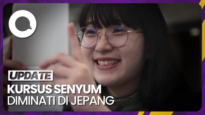 Ekspresi Warga Jepang Ikut Kursus Senyum Setelah Kelamaan Pakai Masker