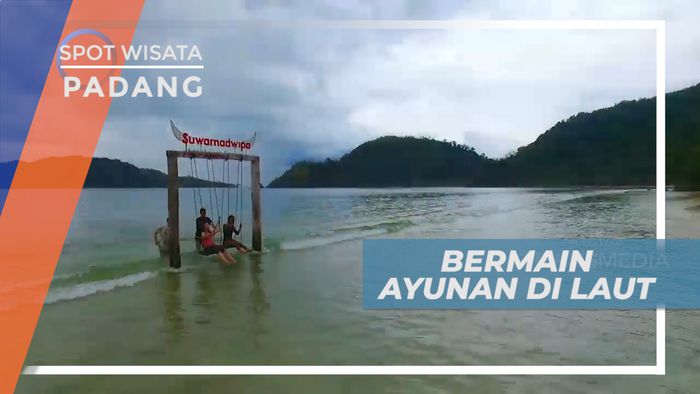 Senangnya Bermain Wahana Ayunan di Tengah Laut, Padang