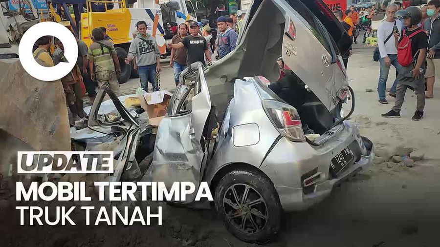 Dramatis! Proses Evakuasi Korban Selamat Tertimpa Truk Tanah di Semarang
