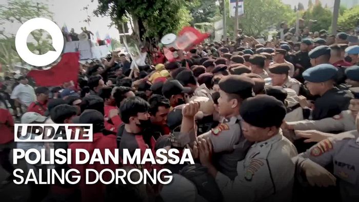Ricuh, Mobil Luhut Diadang Pendemo di Depan PN Jaktim