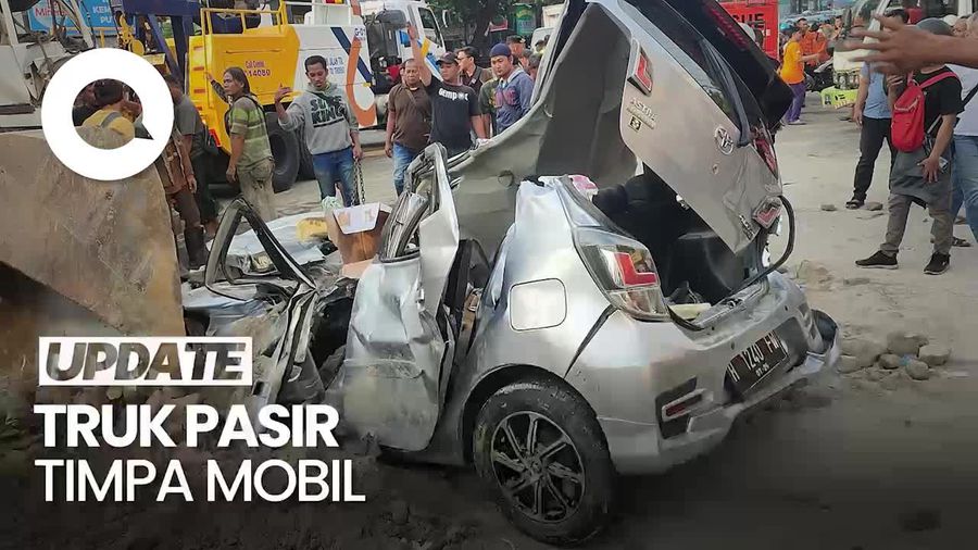Kronologi Kecelakaan Maut Toyota Agya Tertimpa Truk Pasir di Semarang