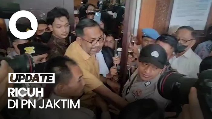 Ricuh Jelang Sidang Haris-Fathia, Sebagian Pengacara Sempat tak Bisa Masuk
