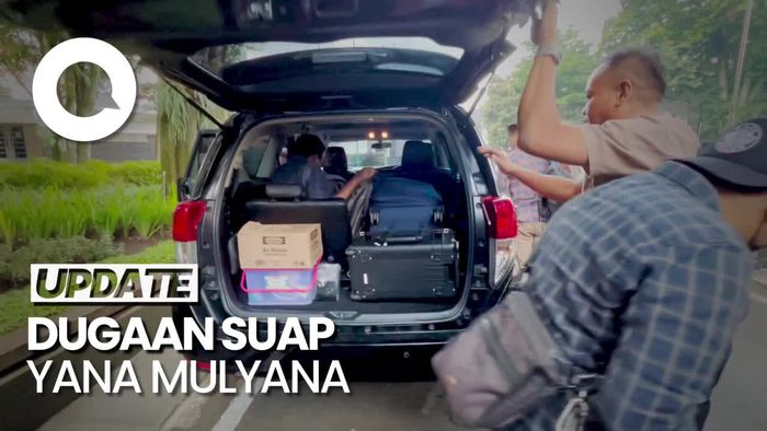 KPK Angkut Dua Koper dan Satu Kardus dari Balai Kota Bandung