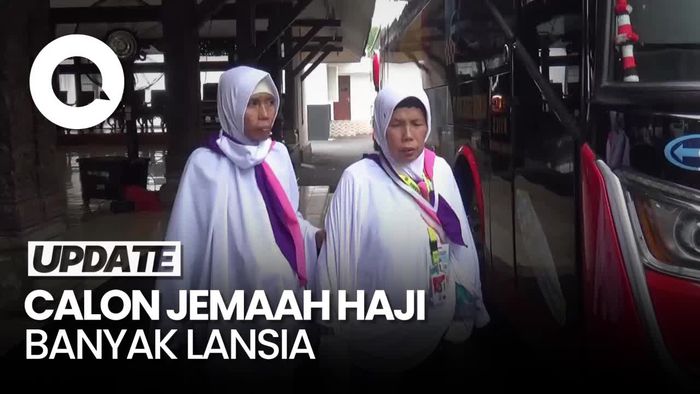 Keberangkatan 790 Jemaah Haji Asal Lumajang Diwarnai Isak Tangis