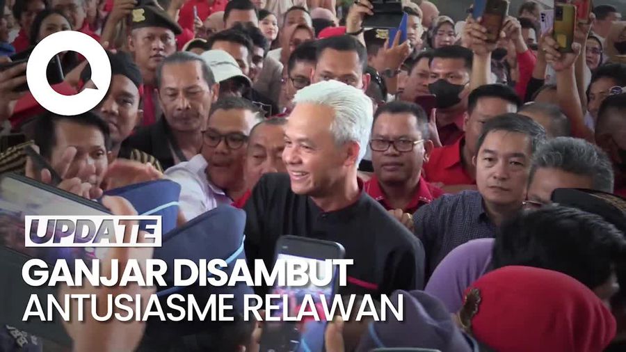 Teriakan Presiden Relawan Sambut Ganjar di Bandara Kualanamu 