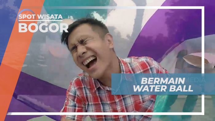 Mencoba Permainan Water Ball di Kota Bogor