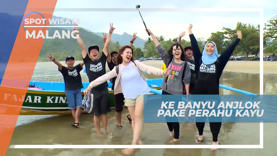 Menyeberangi Lautan Menggunakan Perahu Menuju Air Terjun Banyu Anjlok, Malang