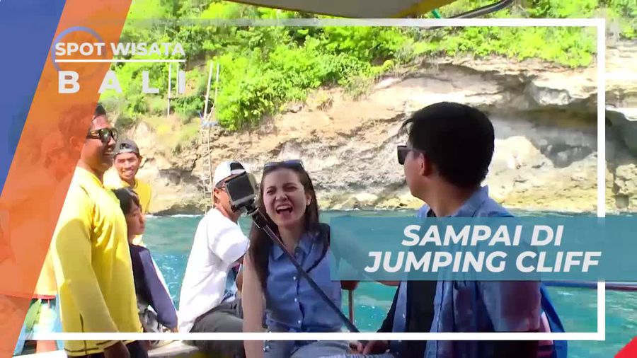 Berenang Menuju Spot Jumping Cliff Nusa Penida Bali