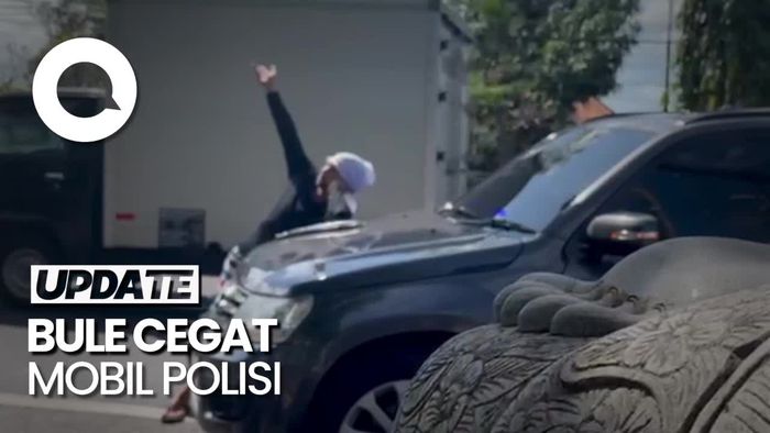 Aksi Bule Cegat dan Rusak Mobil Dinas Polisi di Bali