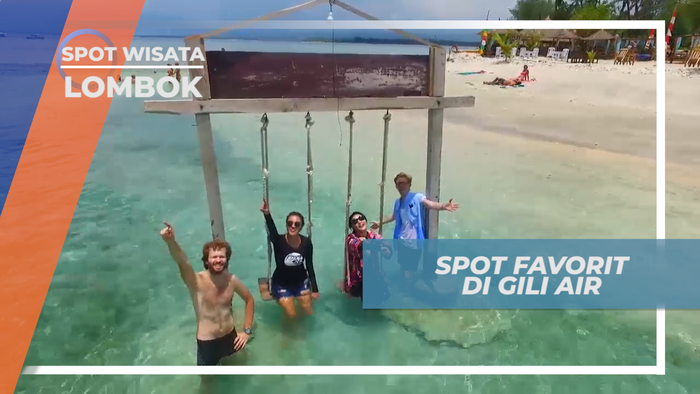 Seru-seruan Bermain Ayunan di Tengah Laut Gili Air, Lombok