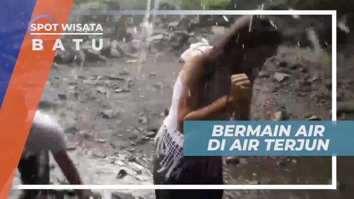 Bermain Menikmati Kejernihan Air Terjun Coban Rondo, Jawa Timur