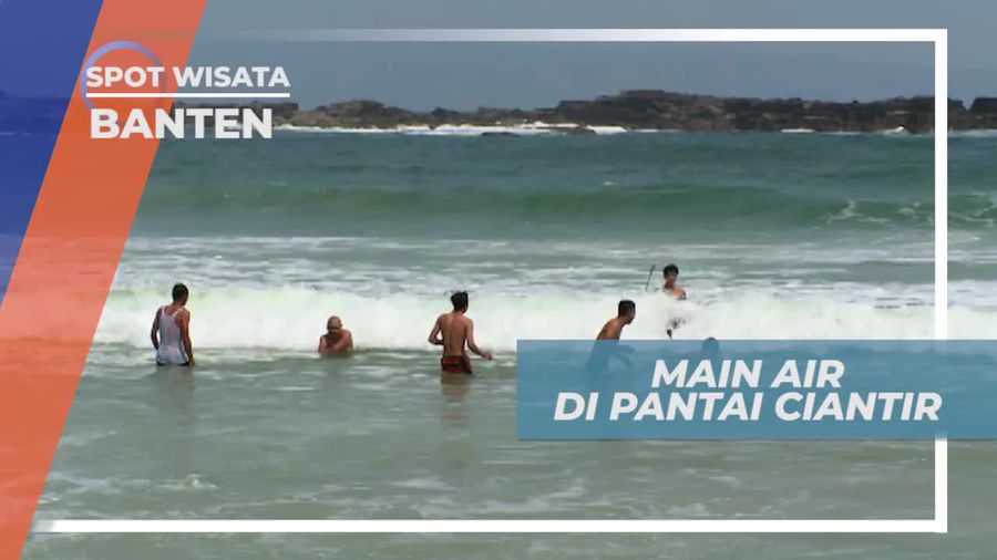 Seru-seruan Bermain Air di Pantai Ciantir Banten