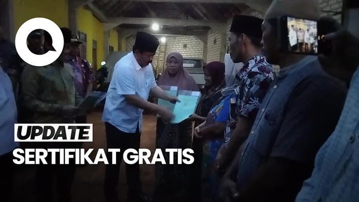 Menteri ATR/BPN Bagikan Sertifikat di Bangkalan
