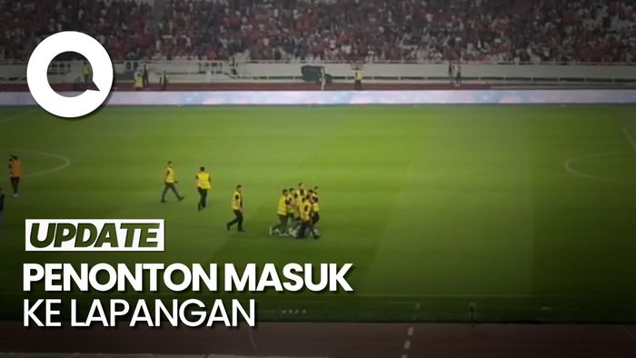 Penonton Masuk ke Lapangan Usai Laga Indonesia vs Argentina