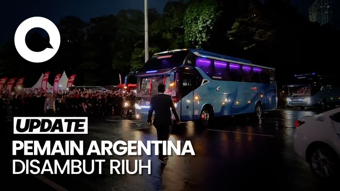Pemain Indonesia dan Argentina Tiba di GBK, Disambut Riuh Penonton