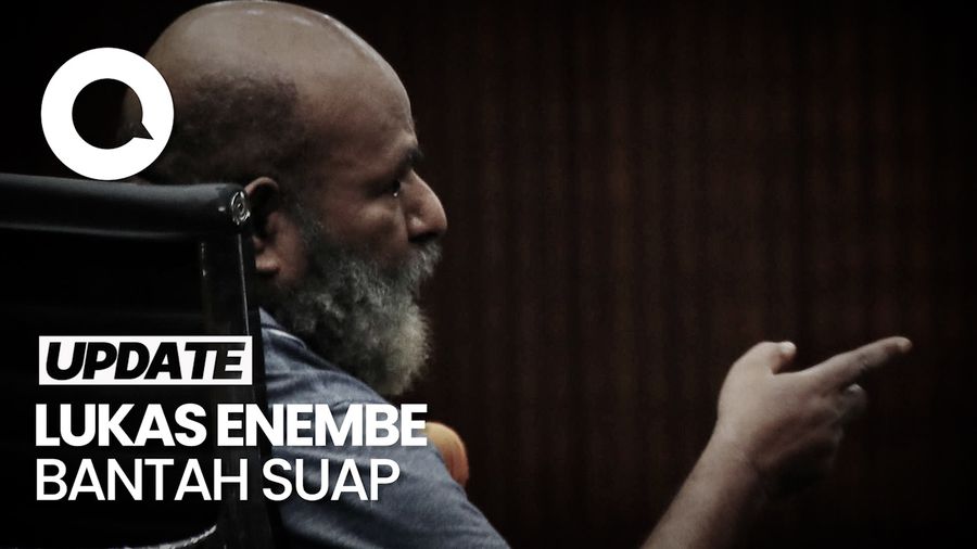 Momen Lukas Enembe Protes Dakwaan Suap Sambil Tunjuk-tunjuk Jaksa