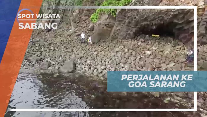 Melewati Jalanan Berbatu Menuju Goa Sarang Sabang