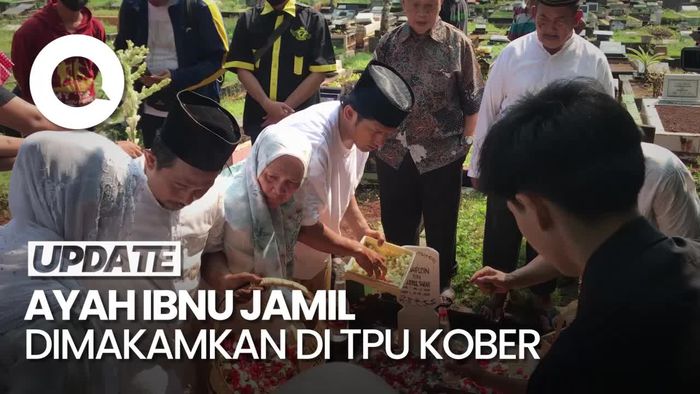 Momen Haru Pemakaman Ayahanda Ibnu Jamil 