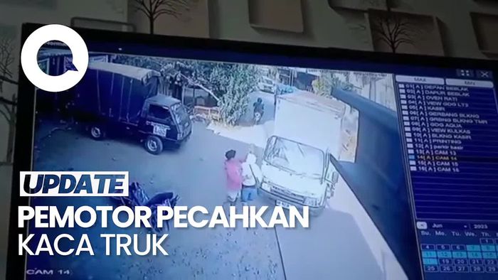 Pemotor di Kudus Ngamuk Usai Tabrak Truk, Keluarkan Sajam-Pecahkan Kaca