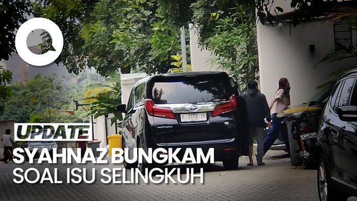 Syahnaz Sadiqah Masih Bungkam, Buru-buru Masuk ke Rumah