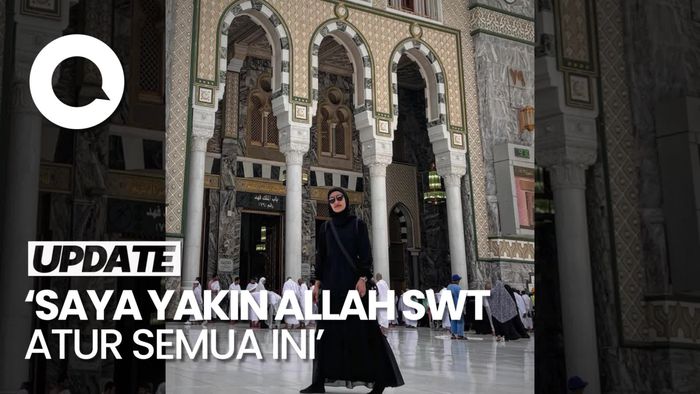 Kisah Lola Amaria Dua Kali Diantar Maktour Menuju Baitullah