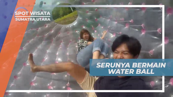 Serunya Guling-gulingan di Dalam Balon Bermain Wahana Waterball, Sumatera Utara