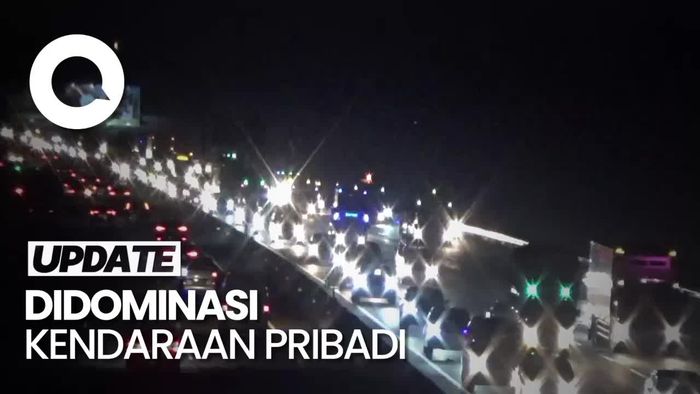 Penampakan Tol Cikampek Padat saat Malam Takbiran