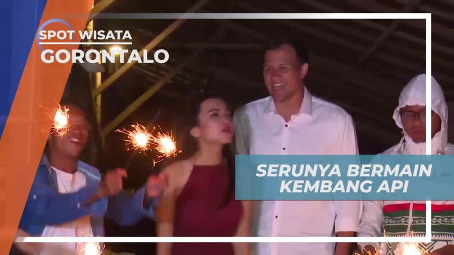 Kemeriahan Bermain Kembang Api di Pulo Cinta Gorontalo