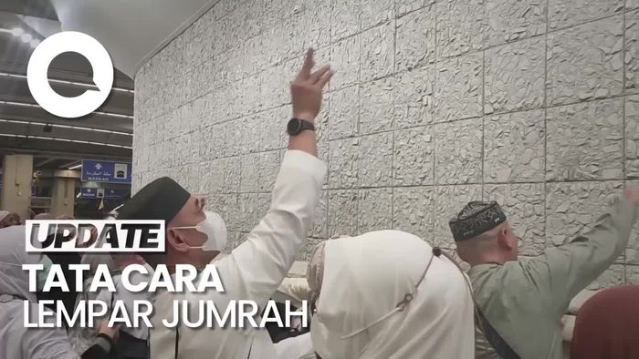 Momen Jemaah Haji Maktour Lempar Jumrah