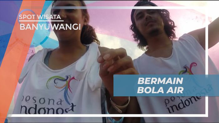 Tantangan Seru Bermain Bola Air di Pantai Bangsring Banyuwangi