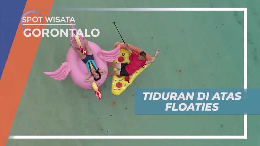 Bermain Floaties di Pantai Diyonumo Gorontalo