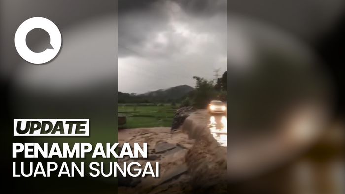 Penampakan Luapan Sungai di Lahat Sumsel Terjang Jalan hingga Longsor