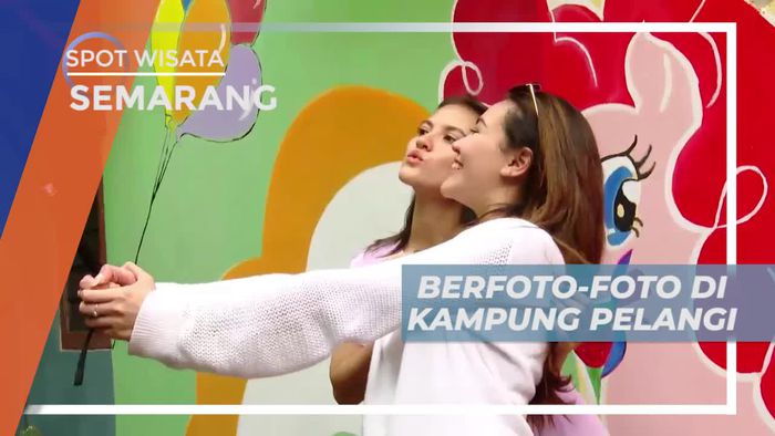 Berfoto Dengan Latar Rumah Warna-warni, Kampung Pelangi Semarang