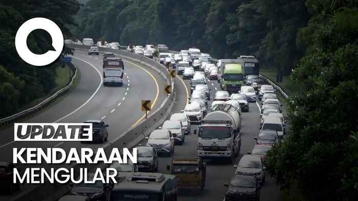 Penampakan Tol Cipularang Padat, Volume Kendaraan Tinggi-Ada Kecelakaan