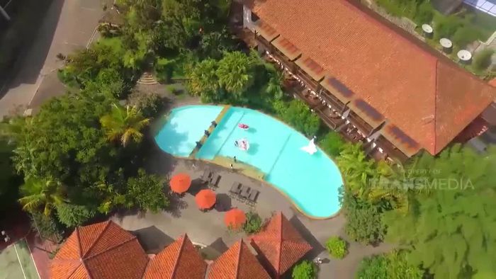 Berenang Seru di Penginapan Bernuansa Asri, Cianjur