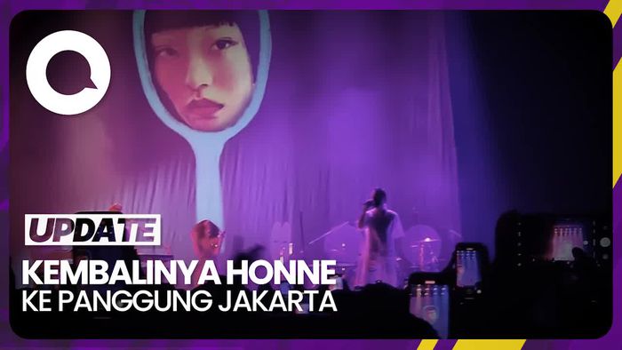 HONNE Bakar Semangat Fans di Konser Jakarta