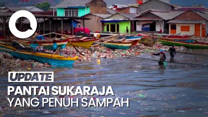 Kotornya Pantai Sukaraja Bandar Lampung yang Dihiasi Tumpukan Sampah