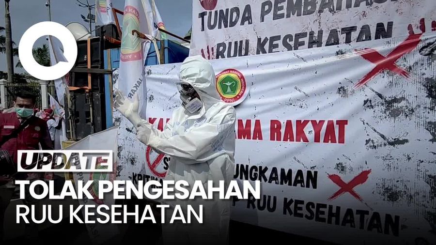 Massa Nakes Tiba di DPR, Demo Tolak Pengesahan RUU Kesehatan