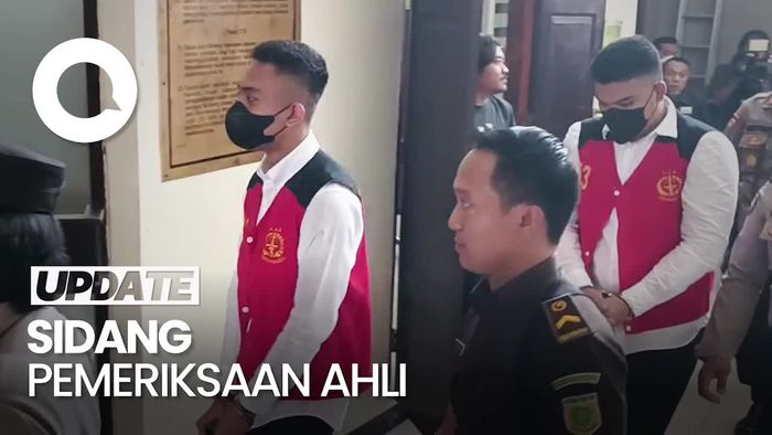 Tiba di PN Jaksel, Mario-Shane Kompak Pakai Kemeja Putih