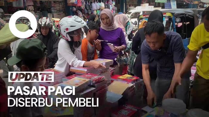 Pasar Pagi Jakbar Diserbu Jelang Tahun Ajaran Baru 2023
