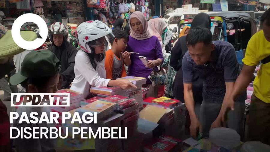 Pasar Pagi Jakbar Diserbu Jelang Tahun Ajaran Baru 2023