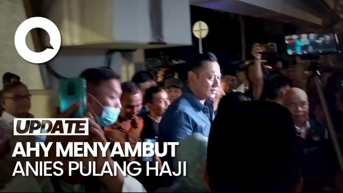AHY Sambut Anies Pulang Haji di Bandara Soetta