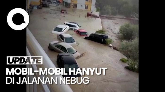 Banjir Bandang Terjang Rusia, Mobil-mobil Hanyut
