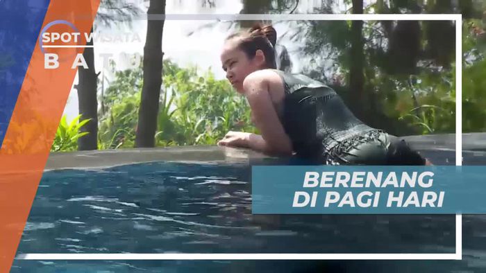 Berenang di Kolam Penginapan Kota Batu