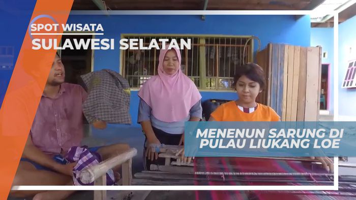 Mencoba Menenun Sarung di Pulau Liukang Loe Sulawesi Selatan
