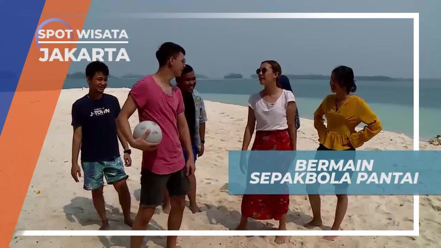Adu Tangkas Bermain Sepakbola di Pulau Perak Kepulauan Seribu