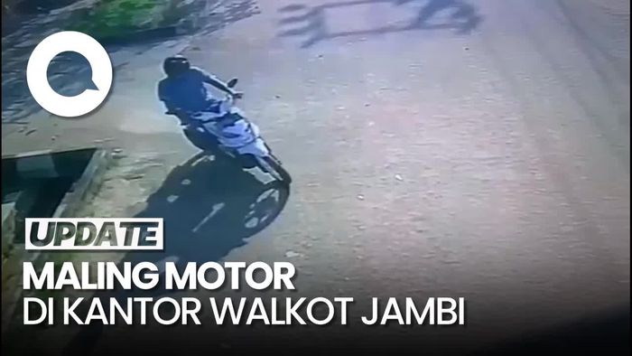 Aksi Pria Berhelm Curi Motor di Kantor Wali Kota Jambi